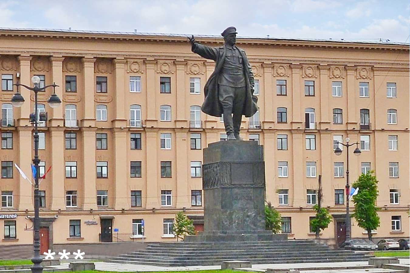 Памятник Кирову в Петербурге