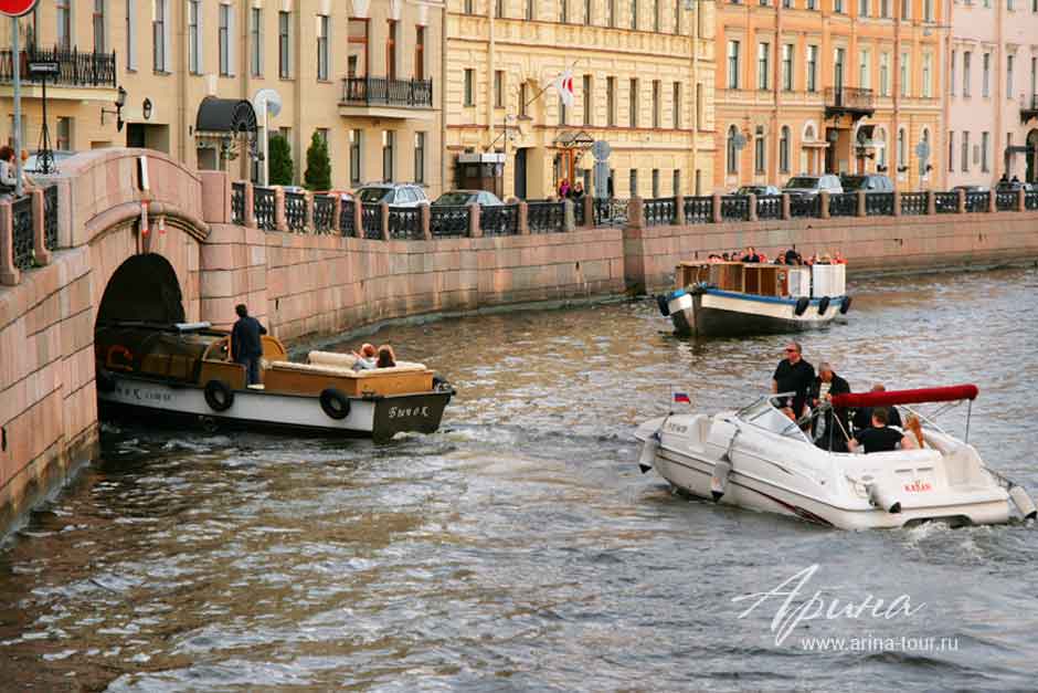 Яхта моторная аренда в СПб