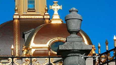 Купол усыпальницы Петропавловского собора