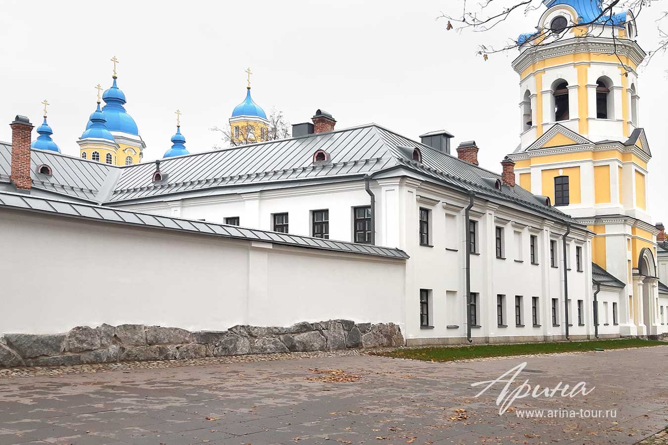 Стены Коневского монастыря