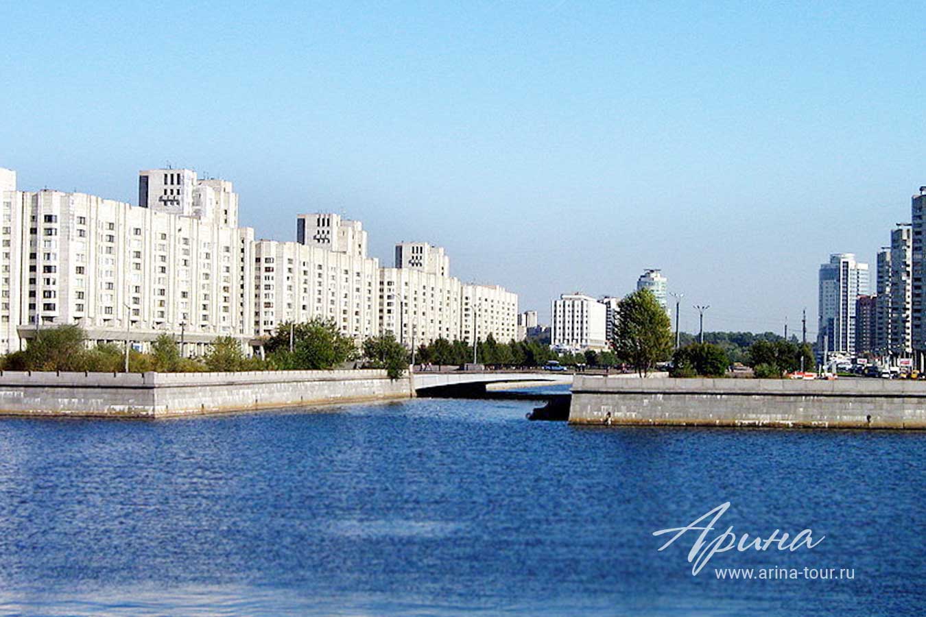 Мост Кораблестроителей, Петербург